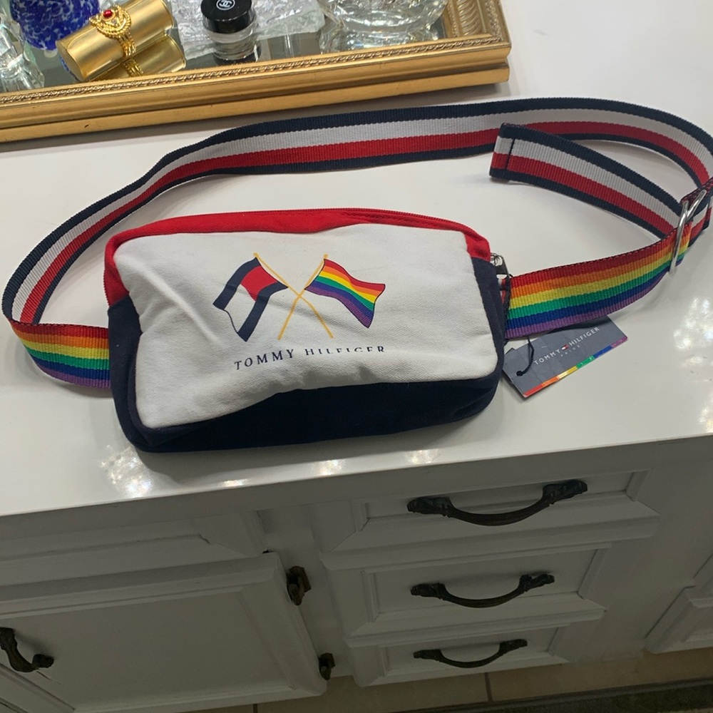 NWT Tommy Hilfiger Pride Fanny Pak Unisex